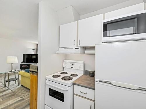 707-647 Michigan St, Victoria, BC - Indoor Photo Showing Kitchen