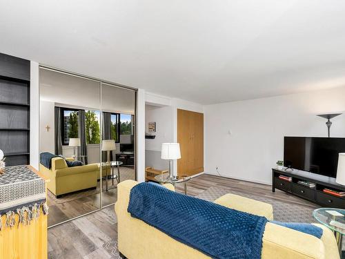 707-647 Michigan St, Victoria, BC - Indoor Photo Showing Living Room