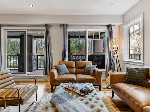 209-1335 Bear Mountain Pkwy, Langford, BC - Indoor Photo Showing Living Room