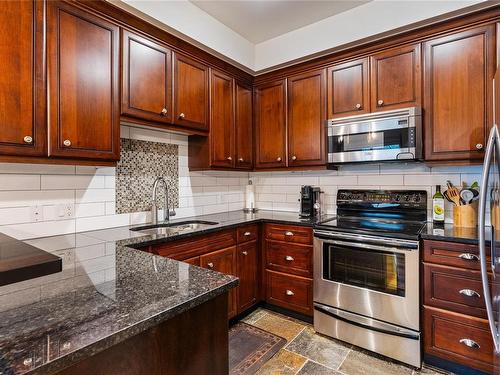 209-1335 Bear Mountain Pkwy, Langford, BC - Indoor Photo Showing Kitchen