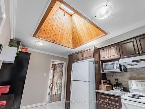 803 Fairview Ave, Pickering, ON - Indoor Photo Showing Kitchen