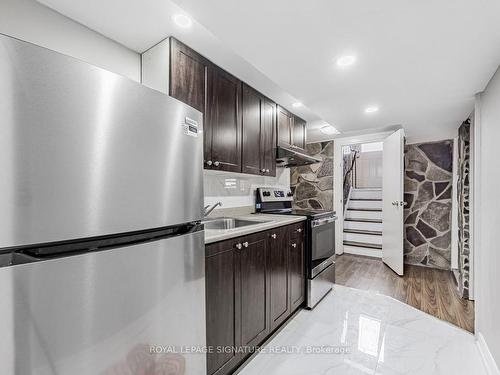 803 Fairview Ave, Pickering, ON - Indoor Photo Showing Kitchen