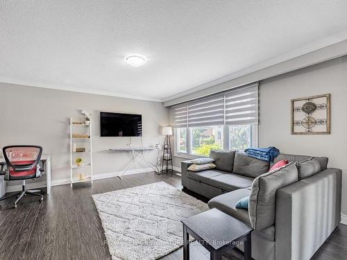 803 Fairview Ave, Pickering, ON - Indoor Photo Showing Living Room