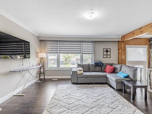 803 Fairview Ave, Pickering, ON - Indoor Photo Showing Living Room