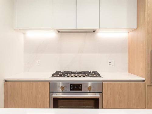 711-2000 Hannington Rd, Langford, BC - Indoor Photo Showing Kitchen