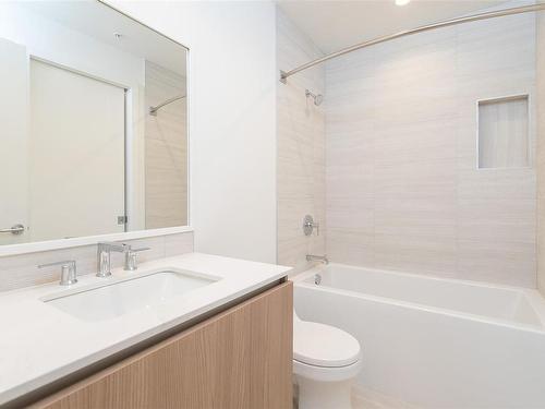 711-2000 Hannington Rd, Langford, BC - Indoor Photo Showing Bathroom