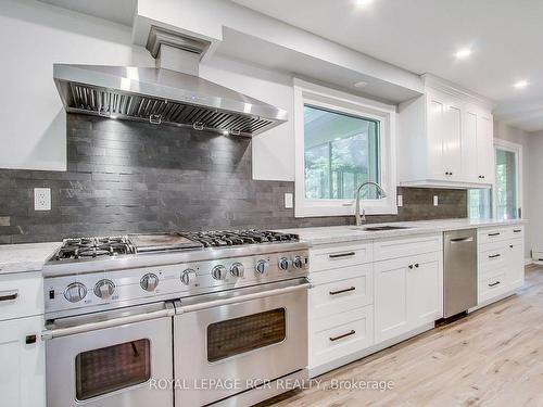 1369 Ryerson Blvd, Severn, ON - Indoor Photo Showing Kitchen With Upgraded Kitchen