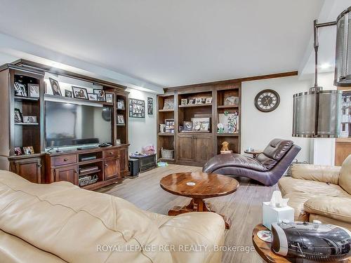 1369 Ryerson Blvd, Severn, ON - Indoor Photo Showing Living Room