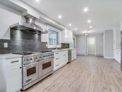 1369 Ryerson Blvd, Severn, ON - Indoor Photo Showing Kitchen With Upgraded Kitchen