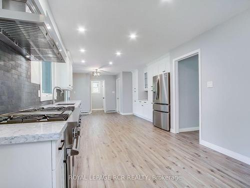 1369 Ryerson Blvd, Severn, ON - Indoor Photo Showing Kitchen With Upgraded Kitchen