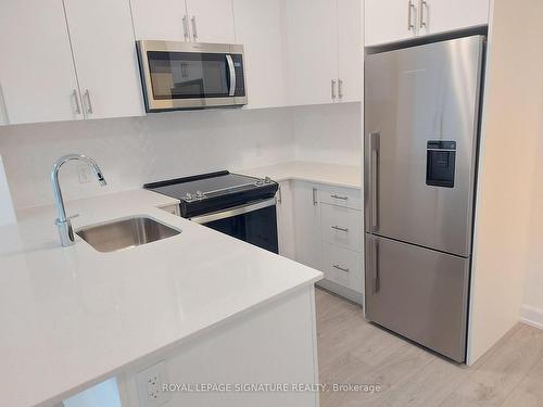 1306-3220 William Coltson Ave, Oakville, ON - Indoor Photo Showing Kitchen With Stainless Steel Kitchen