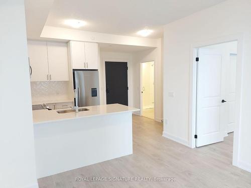 1306-3220 William Coltson Ave, Oakville, ON - Indoor Photo Showing Kitchen With Double Sink