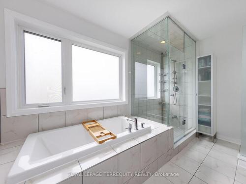 6-120 Frederick Tisdale Dr, Toronto, ON - Indoor Photo Showing Bathroom