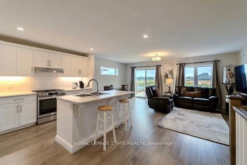 8 Harlequin Crt, St. Thomas, ON - Indoor Photo Showing Kitchen With Upgraded Kitchen