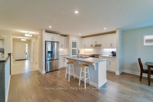 8 Harlequin Crt, St. Thomas, ON - Indoor Photo Showing Kitchen With Upgraded Kitchen