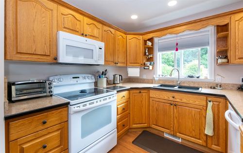 1360 12 Street, Salmon Arm, BC - Indoor Photo Showing Kitchen With Double Sink