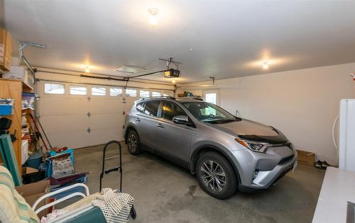 1360 12 Street, Salmon Arm, BC - Indoor Photo Showing Garage