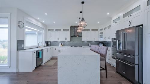 1110 Goldfinch Place, Kelowna, BC - Indoor Photo Showing Kitchen With Upgraded Kitchen