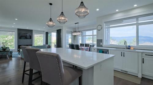 1110 Goldfinch Place, Kelowna, BC - Indoor Photo Showing Dining Room