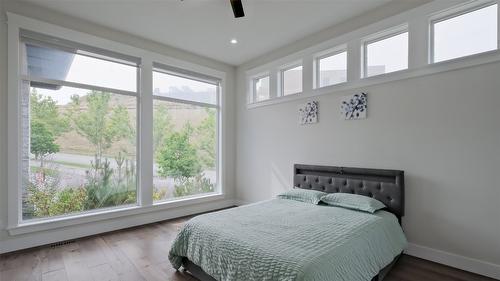 1110 Goldfinch Place, Kelowna, BC - Indoor Photo Showing Bedroom