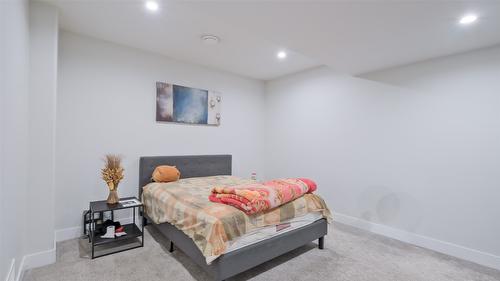 1110 Goldfinch Place, Kelowna, BC - Indoor Photo Showing Bedroom