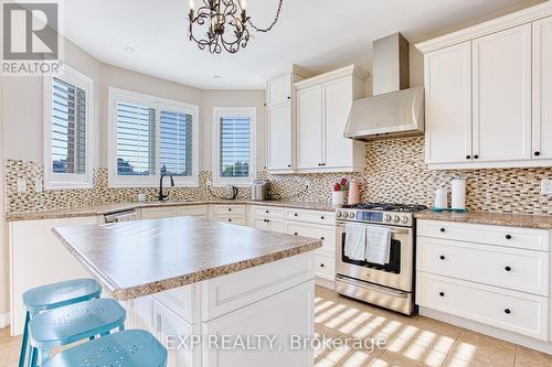 56 Nanaimo Crescent, Hamilton, ON - Indoor Photo Showing Kitchen