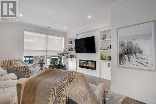 611 - 1880 Gordon Street, Guelph, ON - Indoor Photo Showing Living Room With Fireplace