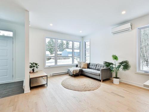 Salon - 3196 Rue Thibodeau, Sainte-Julienne, QC - Indoor Photo Showing Living Room