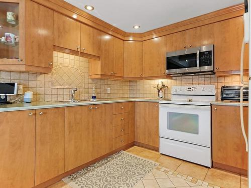 Kitchen - 5-22 Rue St-Hippolyte, Salaberry-De-Valleyfield, QC - Indoor Photo Showing Kitchen