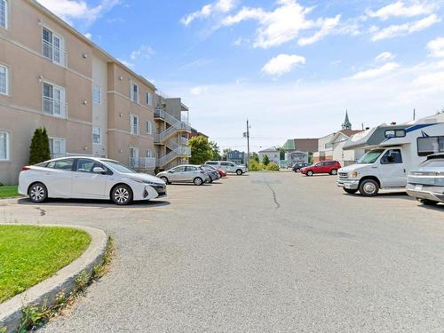 Parking - 5-22 Rue St-Hippolyte, Salaberry-De-Valleyfield, QC - Outdoor