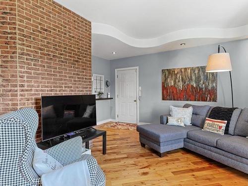 Salon - 5-22 Rue St-Hippolyte, Salaberry-De-Valleyfield, QC - Indoor Photo Showing Living Room