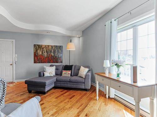 Salon - 5-22 Rue St-Hippolyte, Salaberry-De-Valleyfield, QC - Indoor Photo Showing Living Room