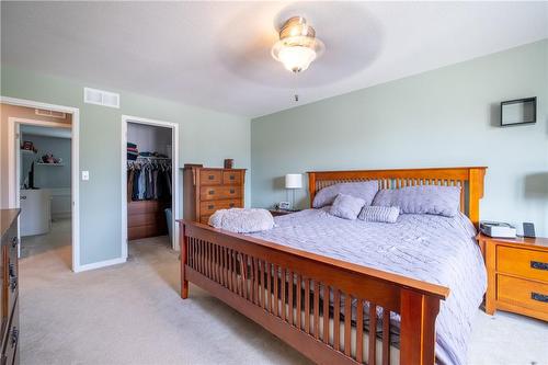 8855 Silverstar Court, Niagara Falls, ON - Indoor Photo Showing Bedroom