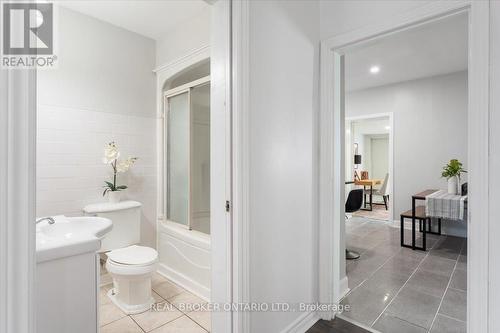 214 Chatham Street, Brantford, ON - Indoor Photo Showing Bathroom