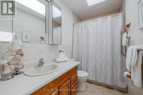 104 Harding Crescent, London, ON - Indoor Photo Showing Bathroom