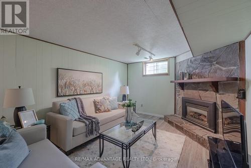 104 Harding Crescent, London, ON - Indoor Photo Showing Living Room With Fireplace