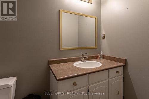 453 Wilkins Street, London, ON - Indoor Photo Showing Bathroom