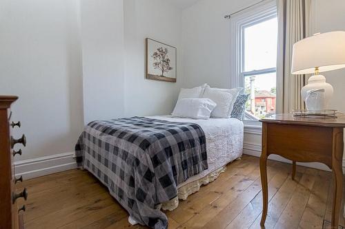 128 East Avenue N, Hamilton, ON - Indoor Photo Showing Bedroom