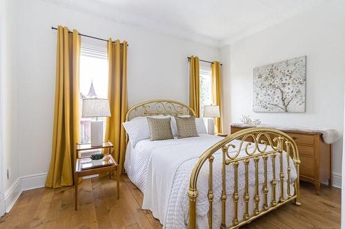 128 East Avenue N, Hamilton, ON - Indoor Photo Showing Bedroom