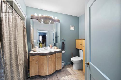 186 Laird, Essex, ON - Indoor Photo Showing Bathroom