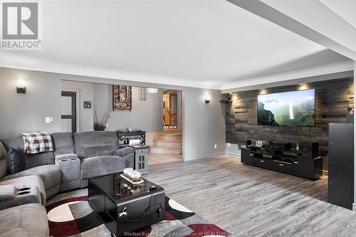 186 Laird, Essex, ON - Indoor Photo Showing Living Room