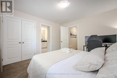 12 Summerfield Drive, Guelph (Pine Ridge), ON - Indoor Photo Showing Bedroom