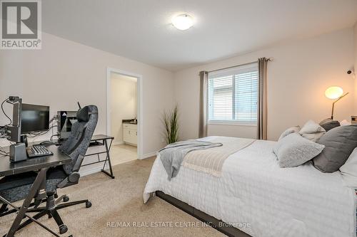 12 Summerfield Drive, Guelph (Pine Ridge), ON - Indoor Photo Showing Bedroom