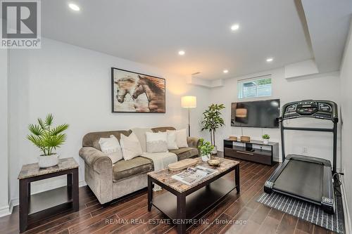 12 Summerfield Drive, Guelph (Pine Ridge), ON - Indoor Photo Showing Living Room