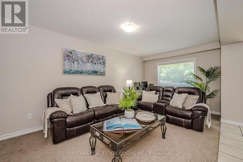 12 Summerfield Drive, Guelph (Pine Ridge), ON - Indoor Photo Showing Living Room