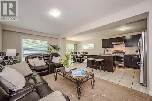 12 Summerfield Drive, Guelph (Pine Ridge), ON - Indoor Photo Showing Living Room