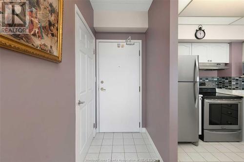 5064 Wyandotte Street East Unit# 606, Windsor, ON - Indoor Photo Showing Kitchen