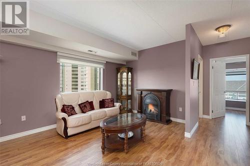 5064 Wyandotte Street East Unit# 606, Windsor, ON - Indoor Photo Showing Living Room With Fireplace