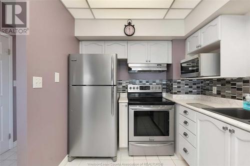 5064 Wyandotte Street East Unit# 606, Windsor, ON - Indoor Photo Showing Kitchen