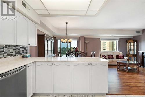 5064 Wyandotte Street East Unit# 606, Windsor, ON - Indoor Photo Showing Kitchen